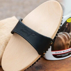 Smart Grooming Quarter Marking Brush -The Horse Care Shop smart grooming quarter marking brush 75233.1667223636